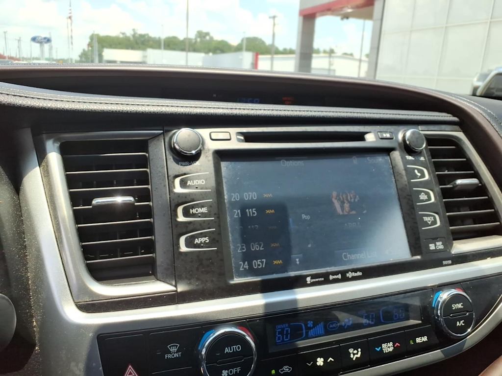 Thumbnail: 2016 Toyota Highlander - 10