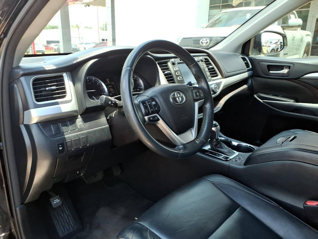 Thumbnail: 2016 Toyota Highlander - 6