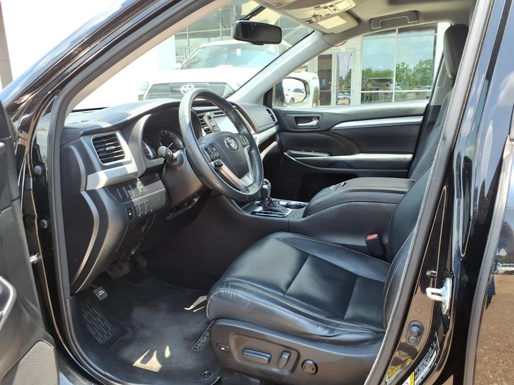 Thumbnail: 2016 Toyota Highlander - 26