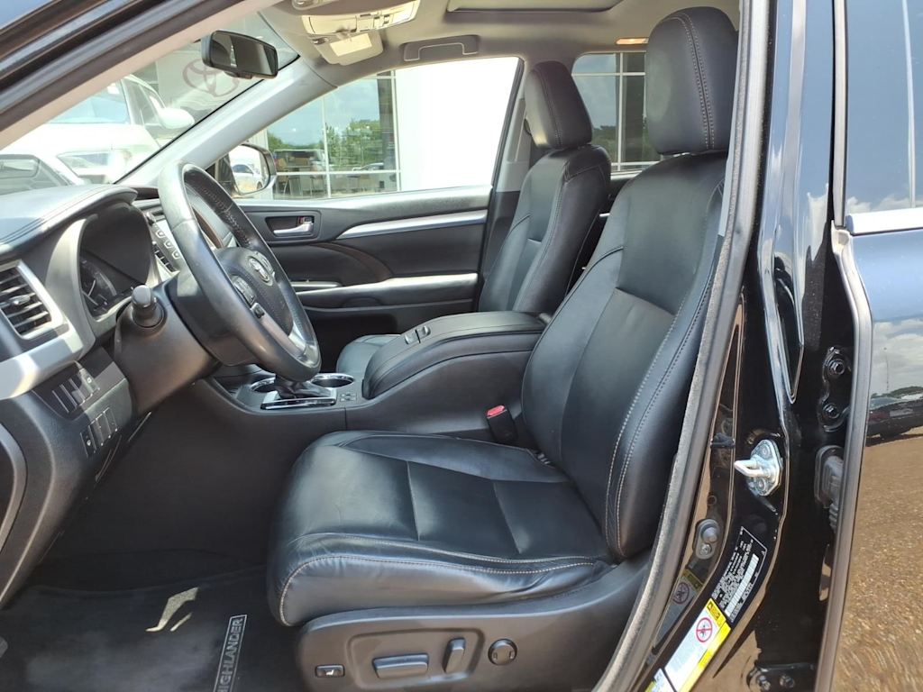 Thumbnail: 2016 Toyota Highlander - 8