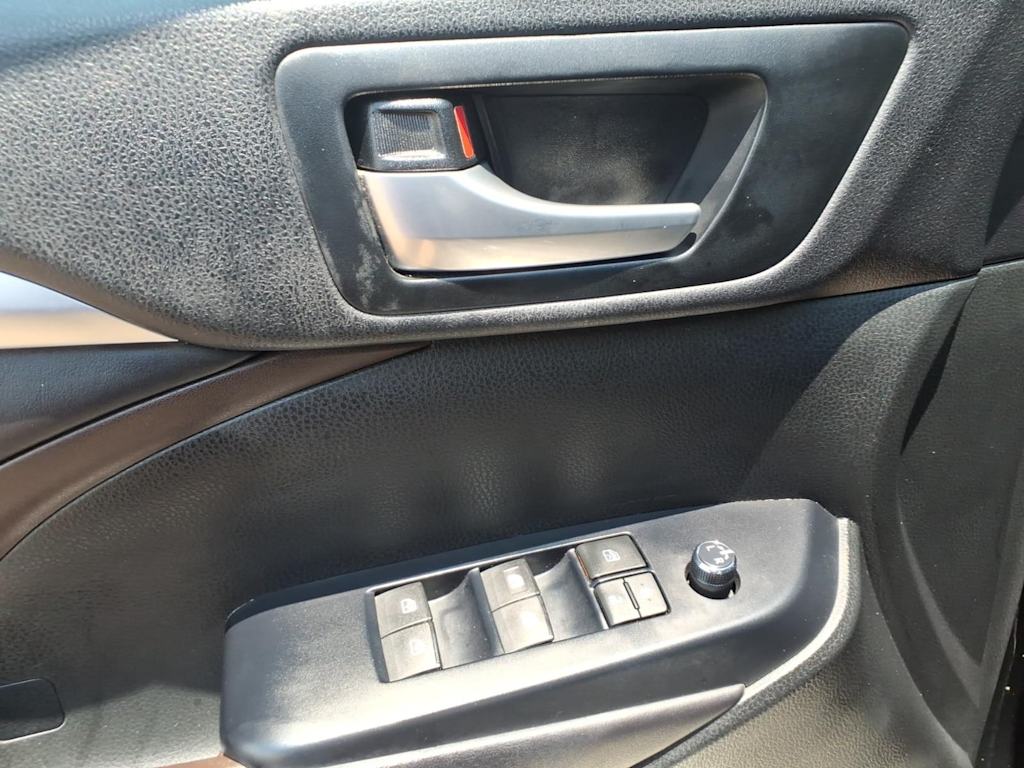 Thumbnail: 2016 Toyota Highlander - 19