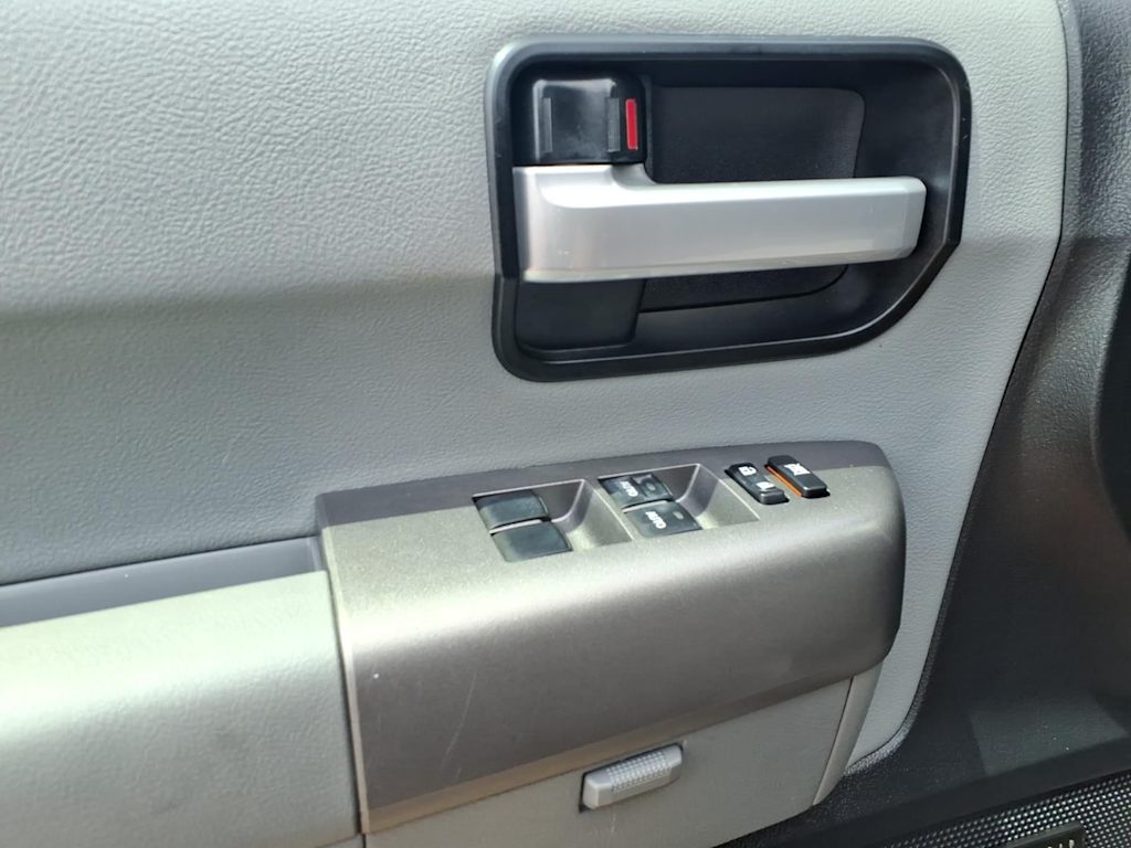 Thumbnail: 2014 Toyota Sequoia - 18