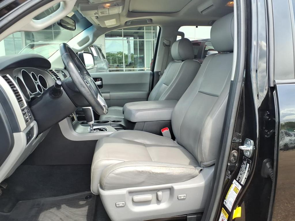 Thumbnail: 2014 Toyota Sequoia - 26