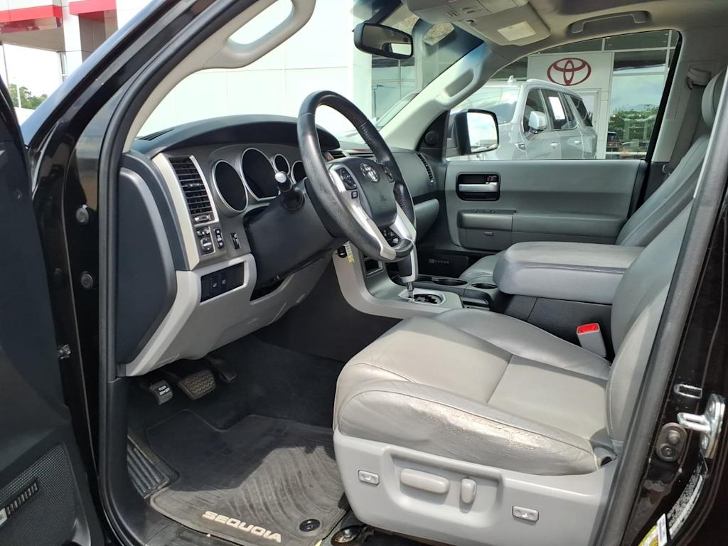 Thumbnail: 2014 Toyota Sequoia - 27