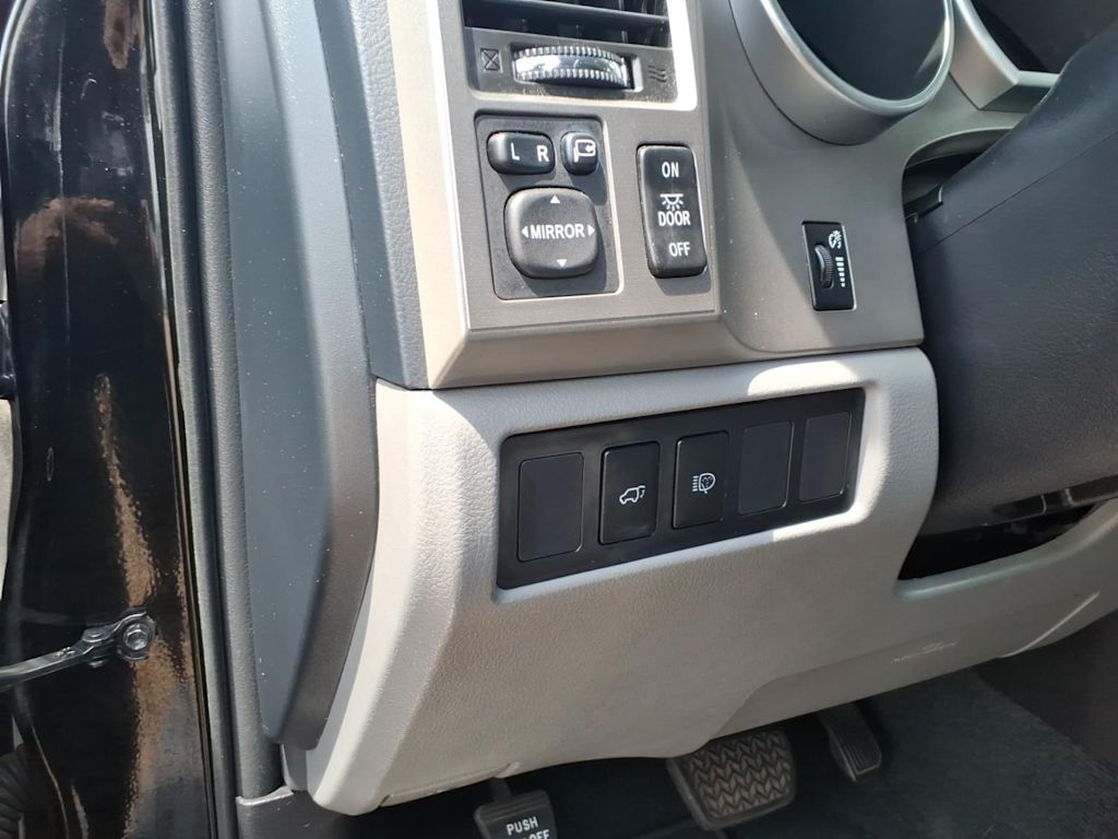 Thumbnail: 2014 Toyota Sequoia - 19
