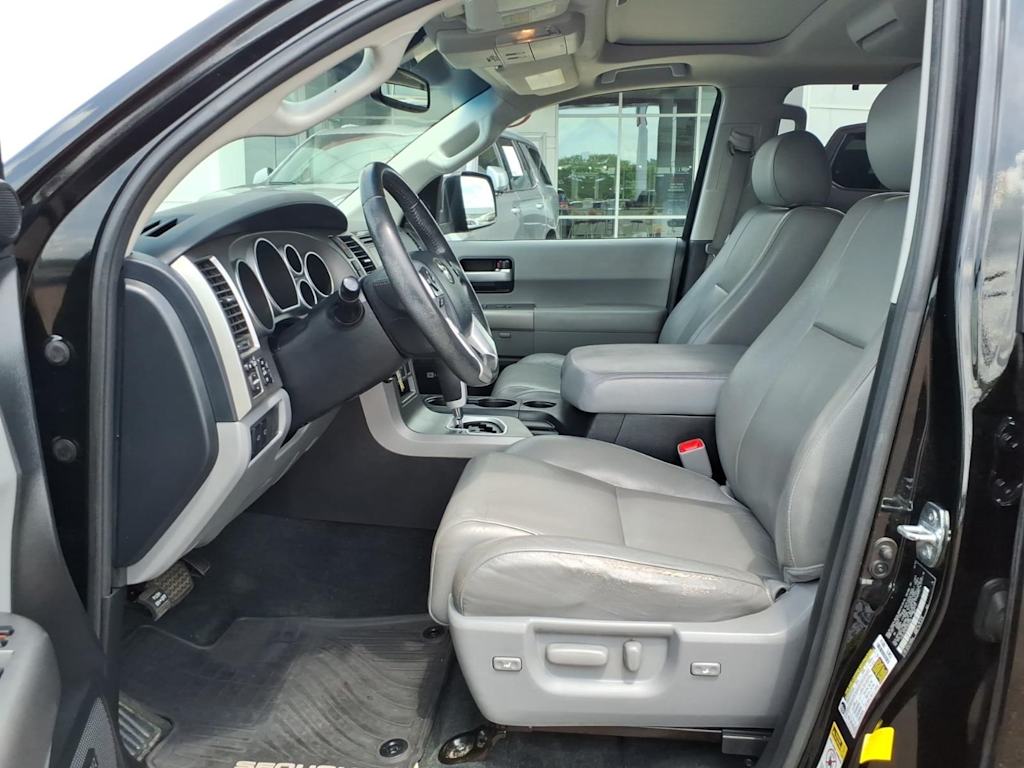 Thumbnail: 2014 Toyota Sequoia - 8