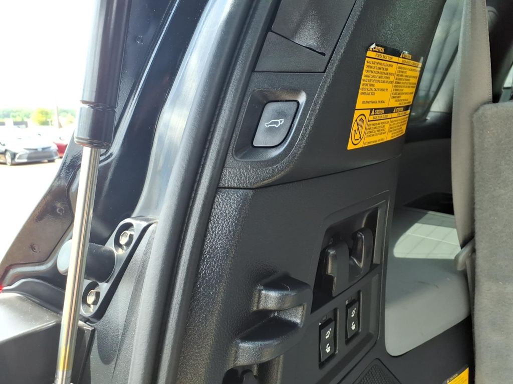 Thumbnail: 2014 Toyota Sequoia - 7