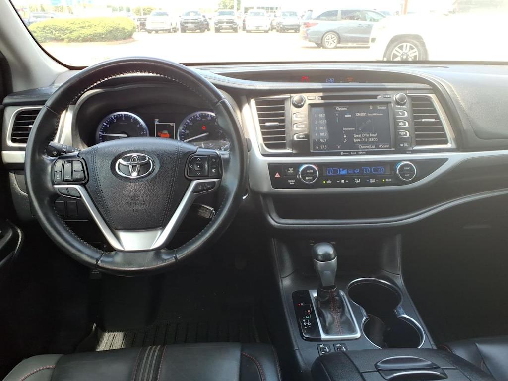 Thumbnail: 2019 Toyota Highlander - 2