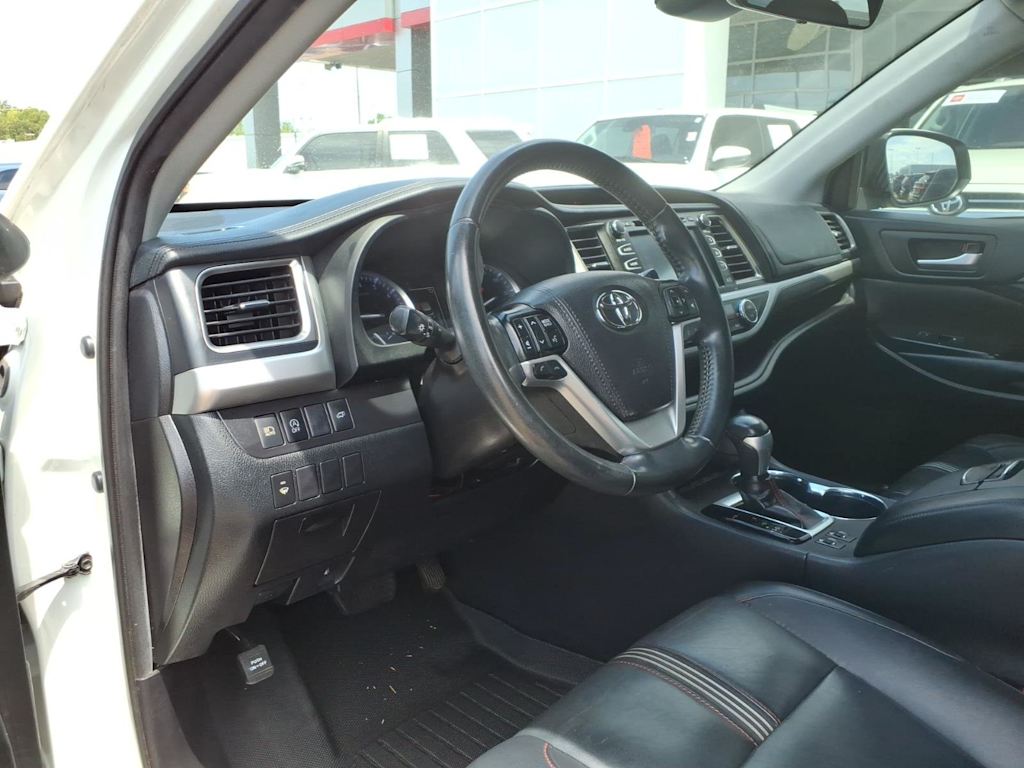 Thumbnail: 2019 Toyota Highlander - 6