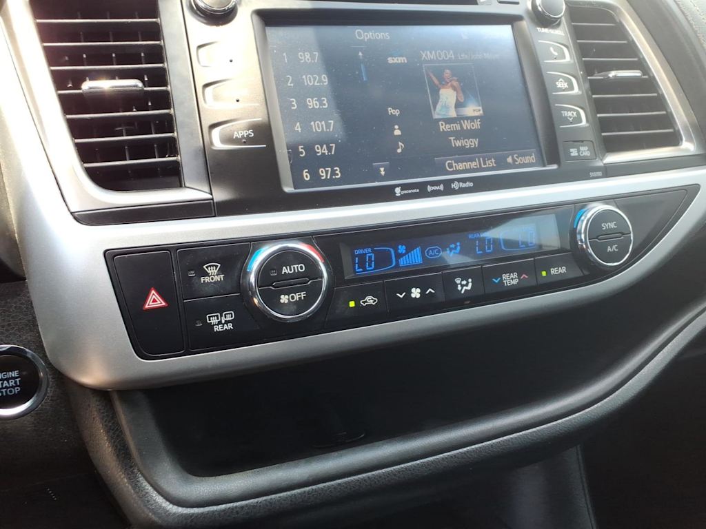 Thumbnail: 2019 Toyota Highlander - 25