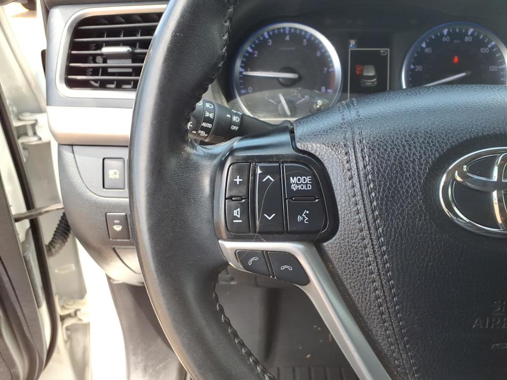 Thumbnail: 2019 Toyota Highlander - 22