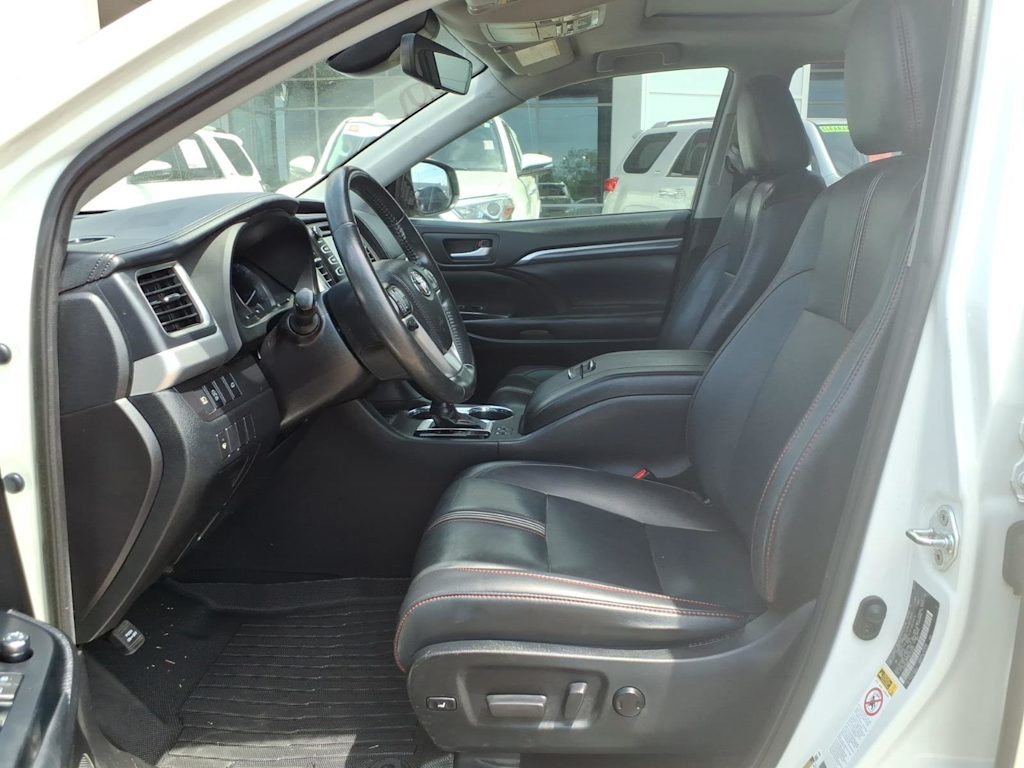 Thumbnail: 2019 Toyota Highlander - 7