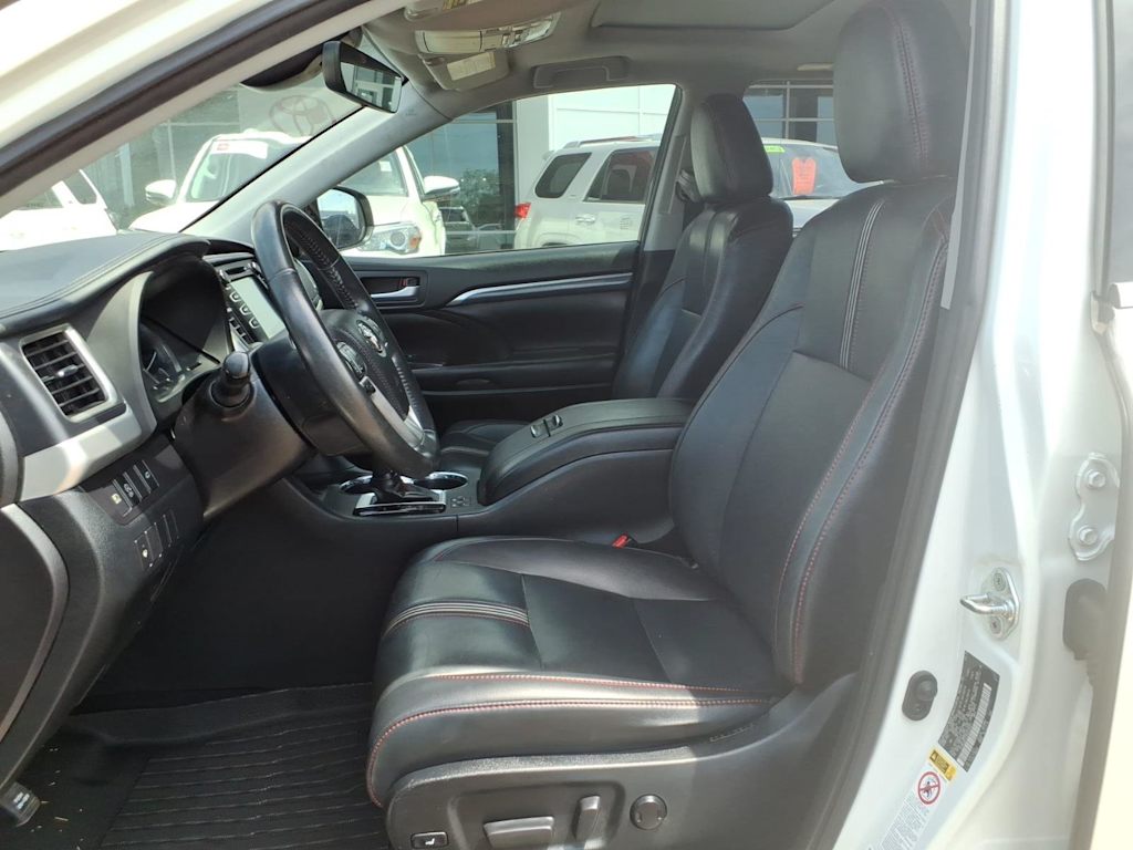 Thumbnail: 2019 Toyota Highlander - 8