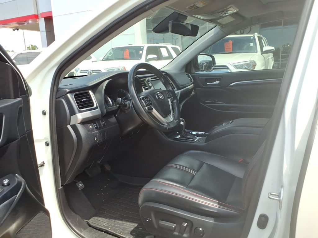 Thumbnail: 2019 Toyota Highlander - 10