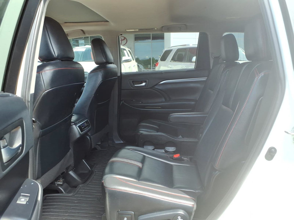 Thumbnail: 2019 Toyota Highlander - 9