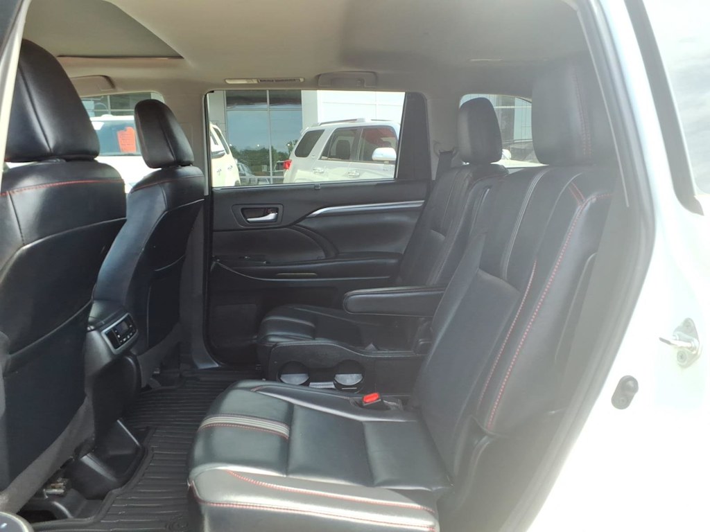 Thumbnail: 2019 Toyota Highlander - 28