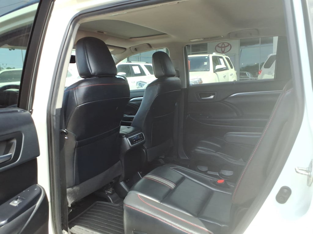 Thumbnail: 2019 Toyota Highlander - 29