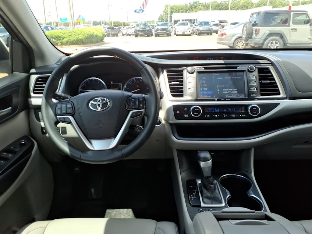 Thumbnail: 2019 Toyota Highlander - 2