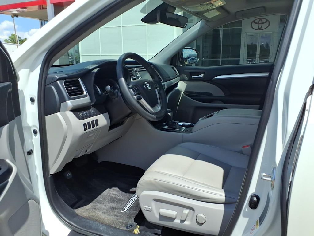 Thumbnail: 2019 Toyota Highlander - 27