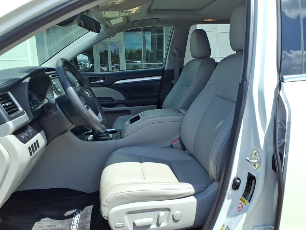 Thumbnail: 2019 Toyota Highlander - 8