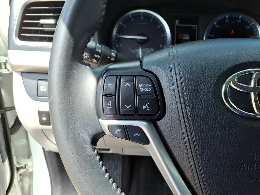 Thumbnail: 2019 Toyota Highlander - 21