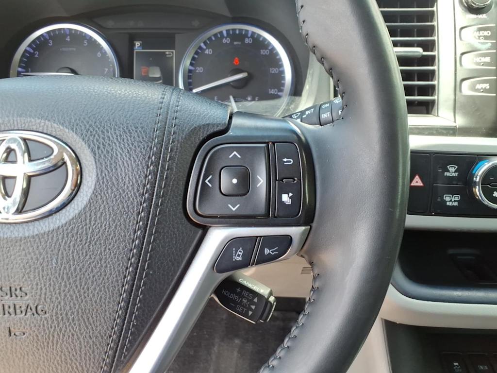 Thumbnail: 2019 Toyota Highlander - 22