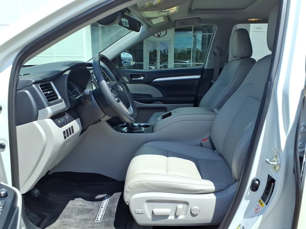Thumbnail: 2019 Toyota Highlander - 7
