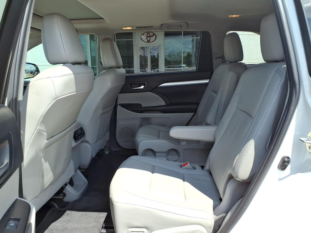 Thumbnail: 2019 Toyota Highlander - 9