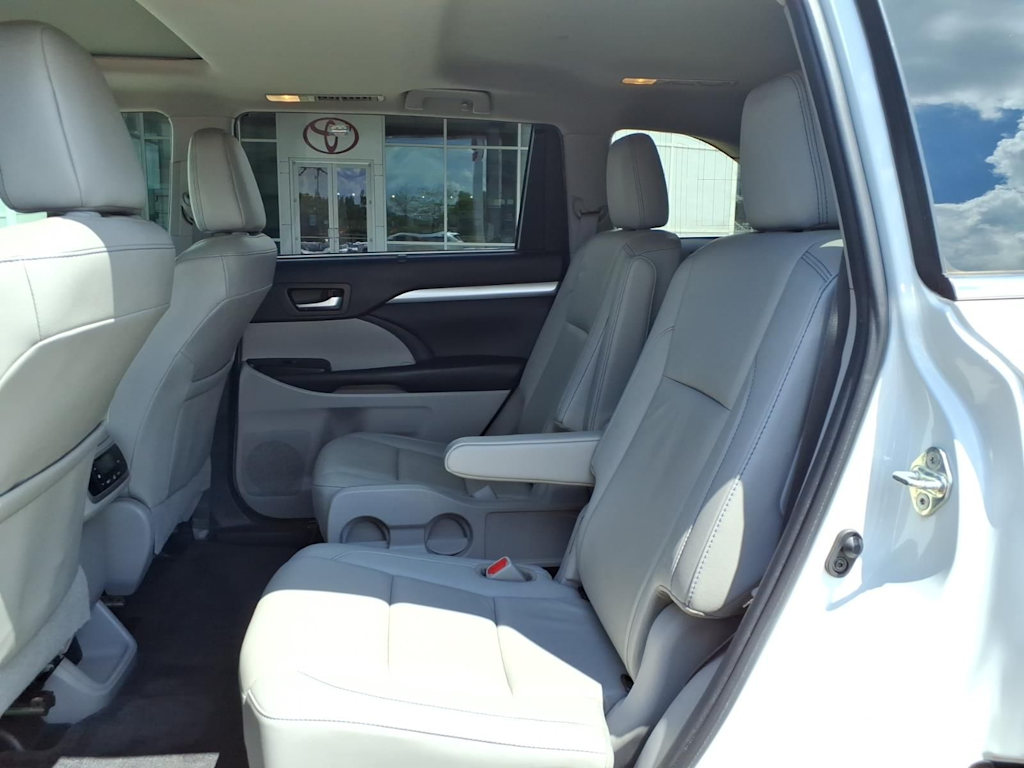 Thumbnail: 2019 Toyota Highlander - 28