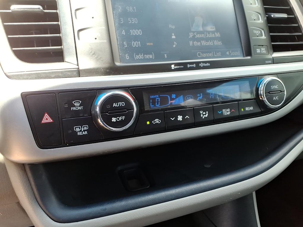 Thumbnail: 2019 Toyota Highlander - 23