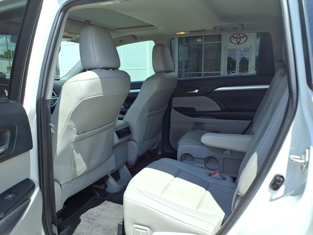 Thumbnail: 2019 Toyota Highlander - 29