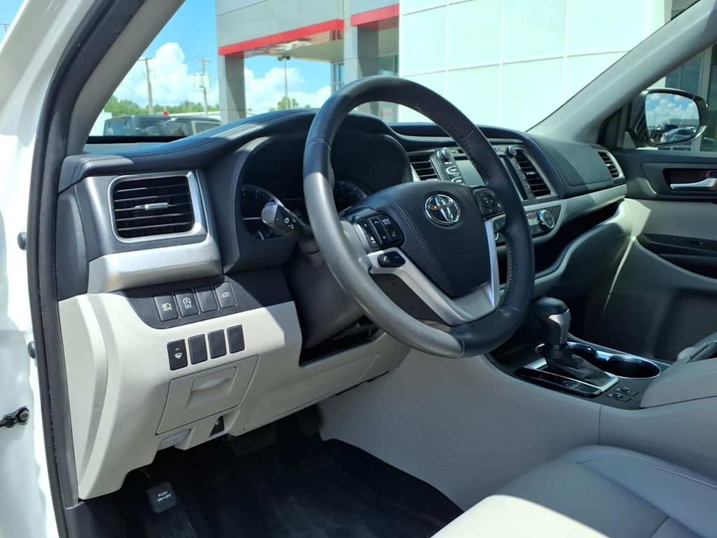 Thumbnail: 2019 Toyota Highlander - 6