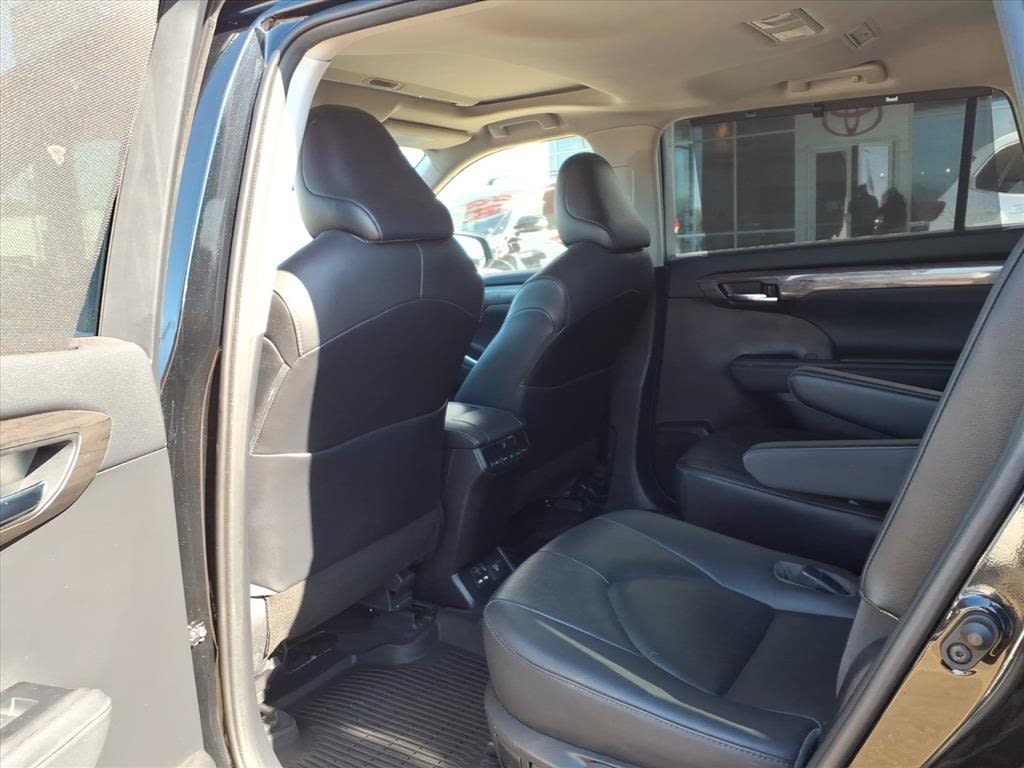 Thumbnail: 2020 Toyota Highlander - 30