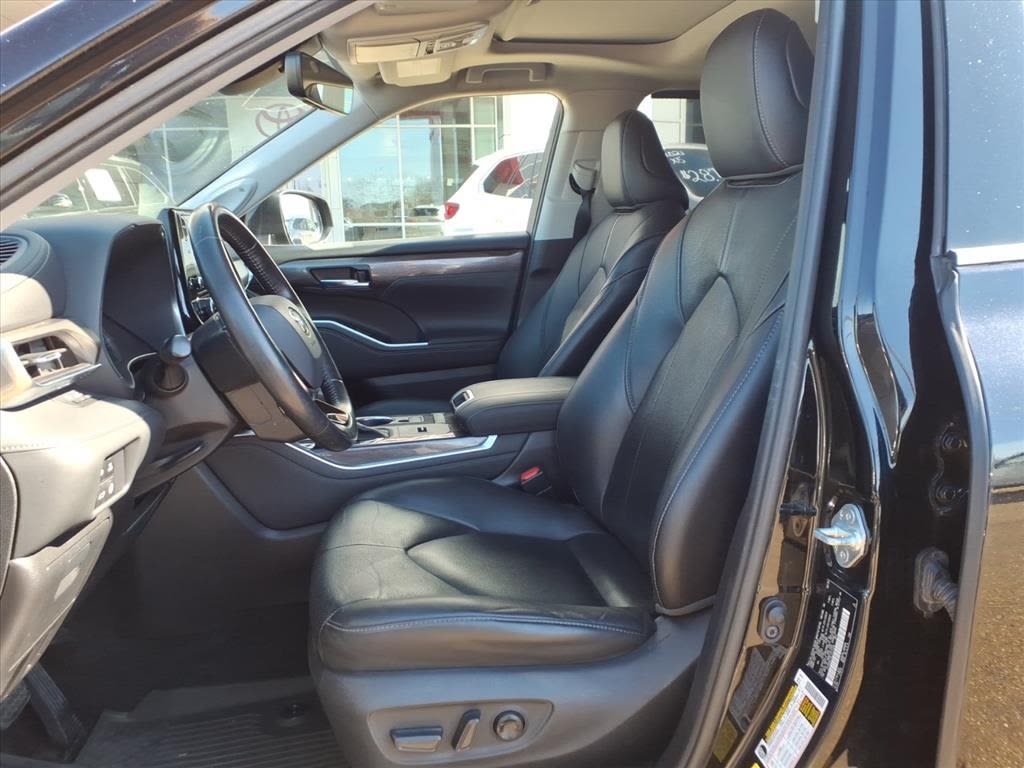 Thumbnail: 2020 Toyota Highlander - 8