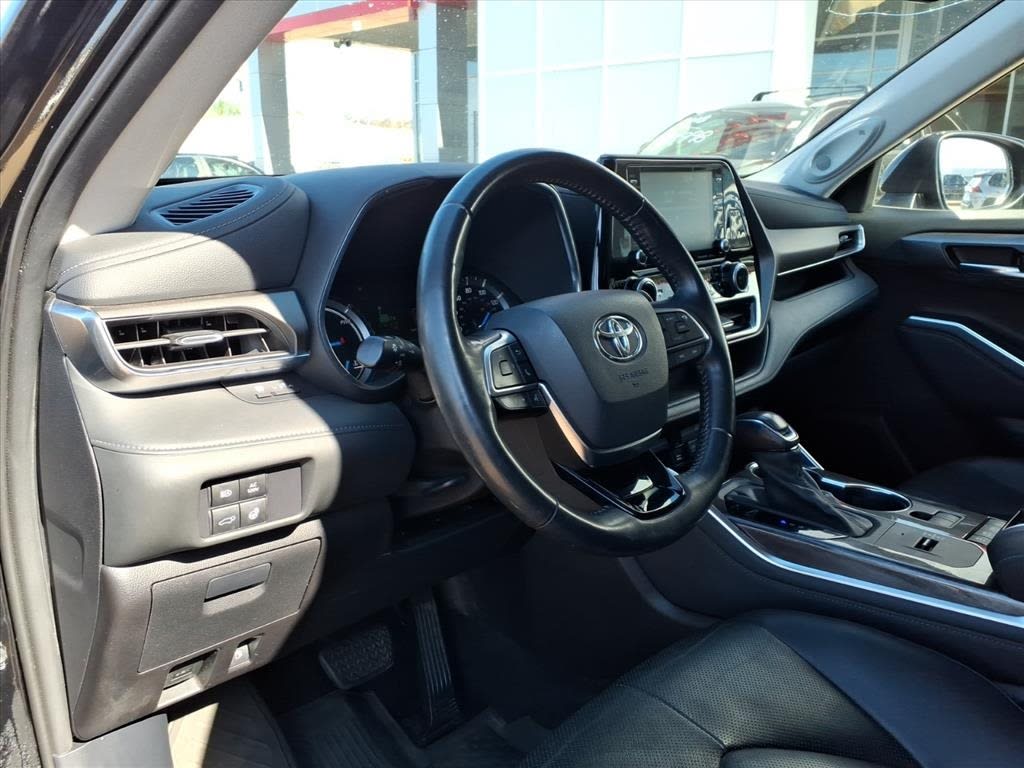 Thumbnail: 2020 Toyota Highlander - 6