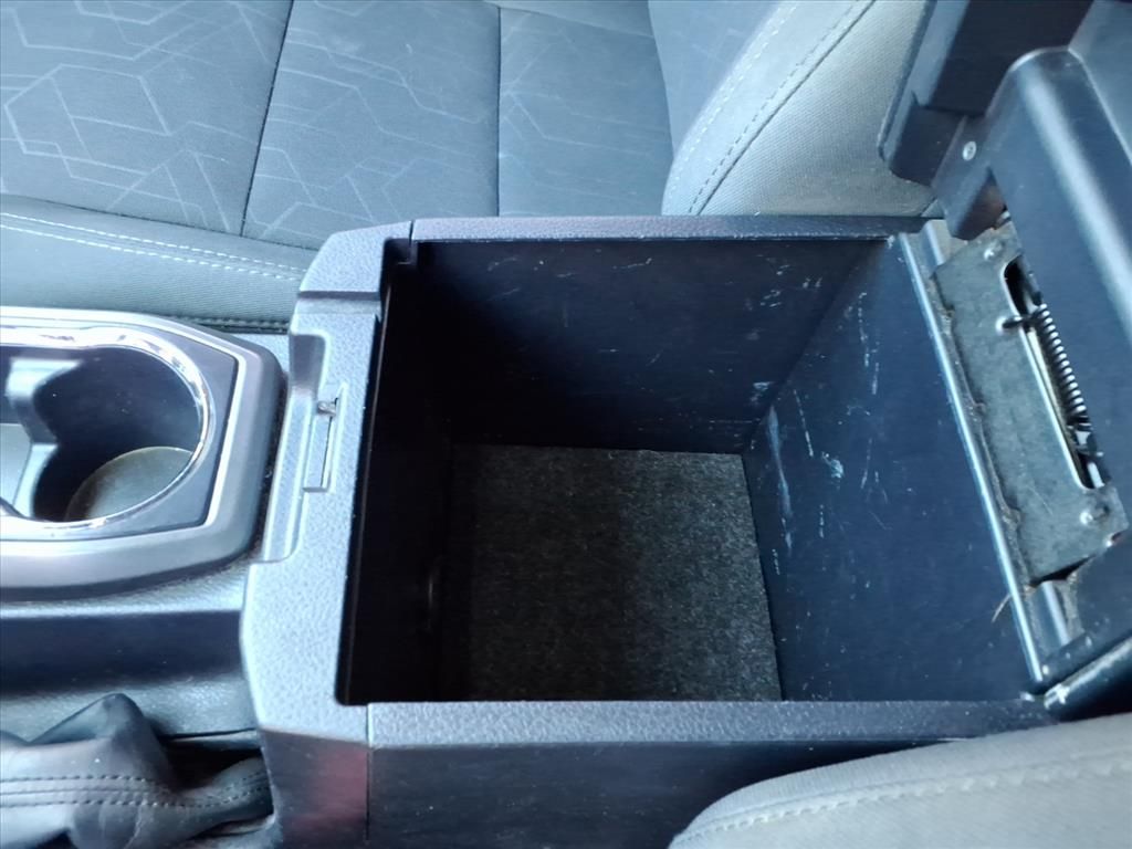 Thumbnail: 2017 Toyota Tacoma - 6