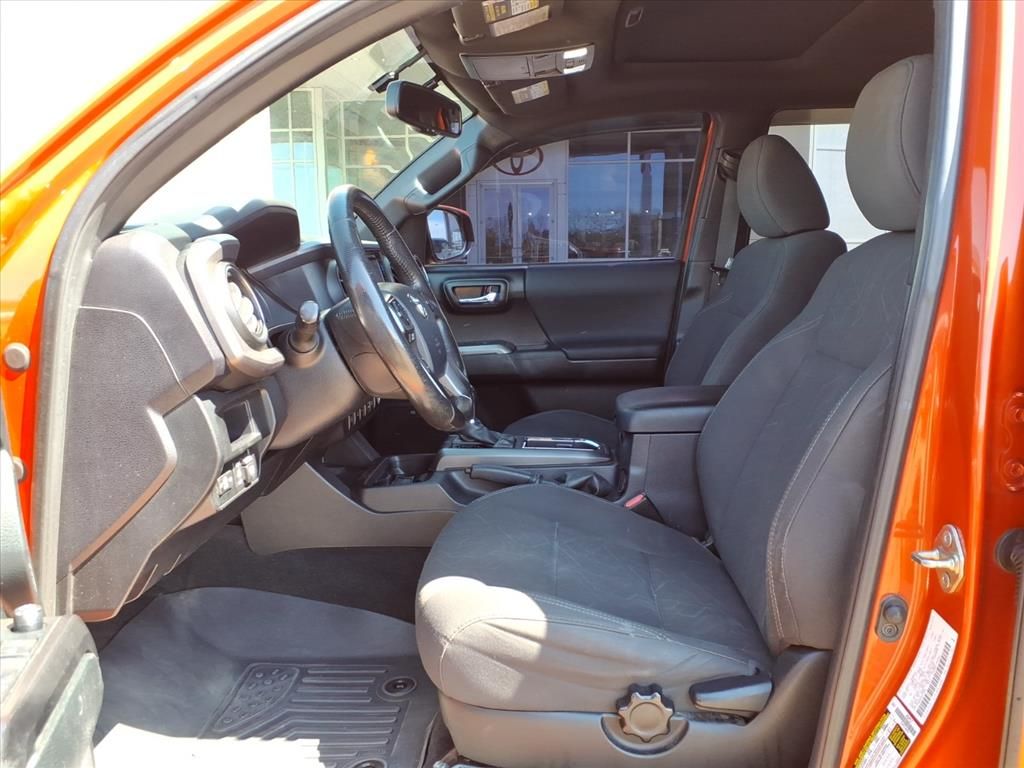 Thumbnail: 2017 Toyota Tacoma - 7