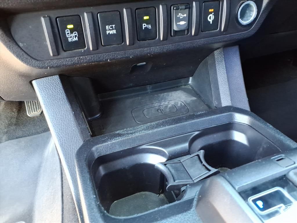 Thumbnail: 2017 Toyota Tacoma - 10