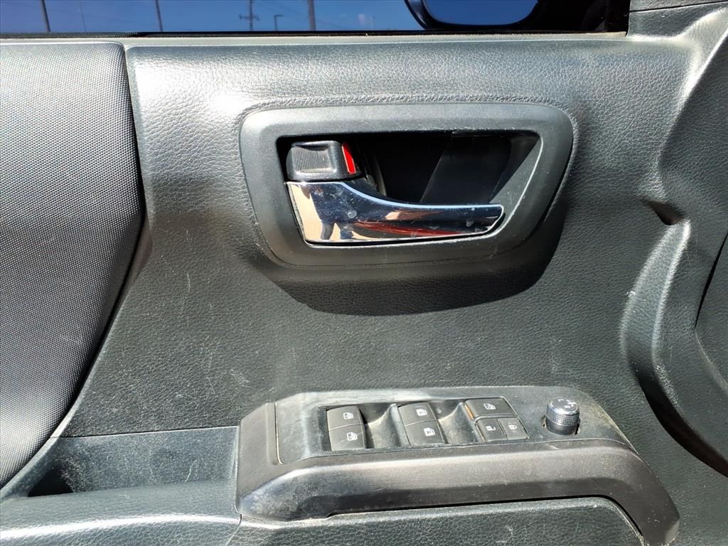 Thumbnail: 2017 Toyota Tacoma - 19