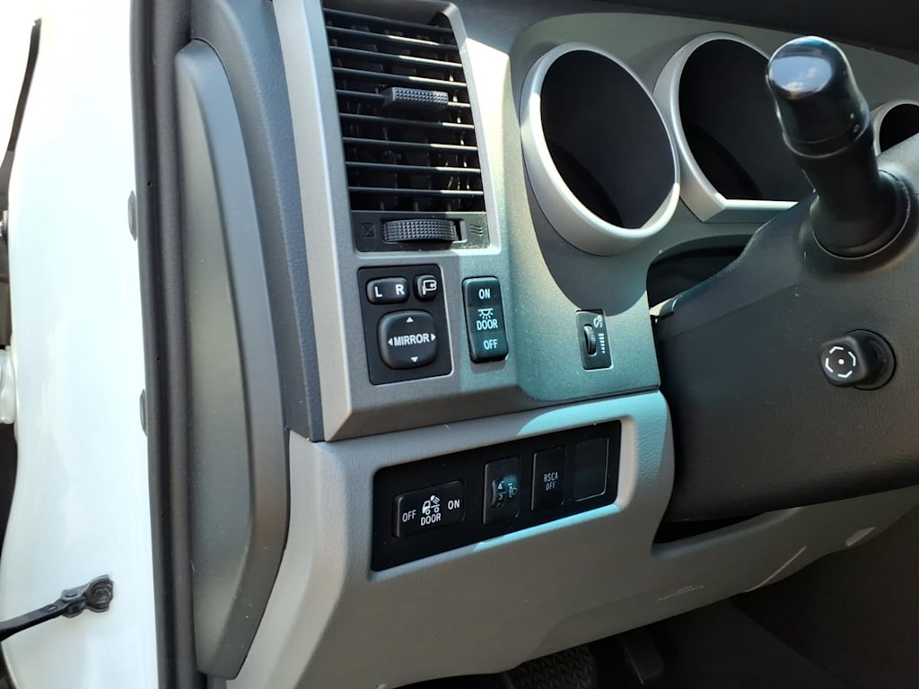 Thumbnail: 2013 Toyota Tundra - 19