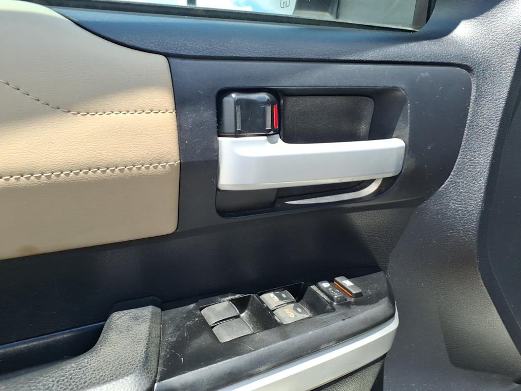 Thumbnail: 2016 Toyota Tundra - 17
