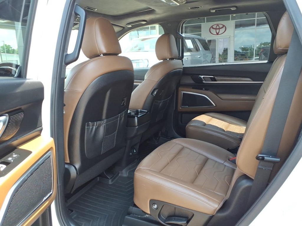 Thumbnail: 2021 Kia Telluride - 30
