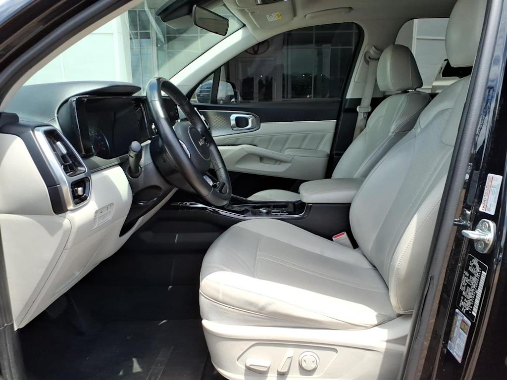 Thumbnail: 2022 Kia Sorento - 7