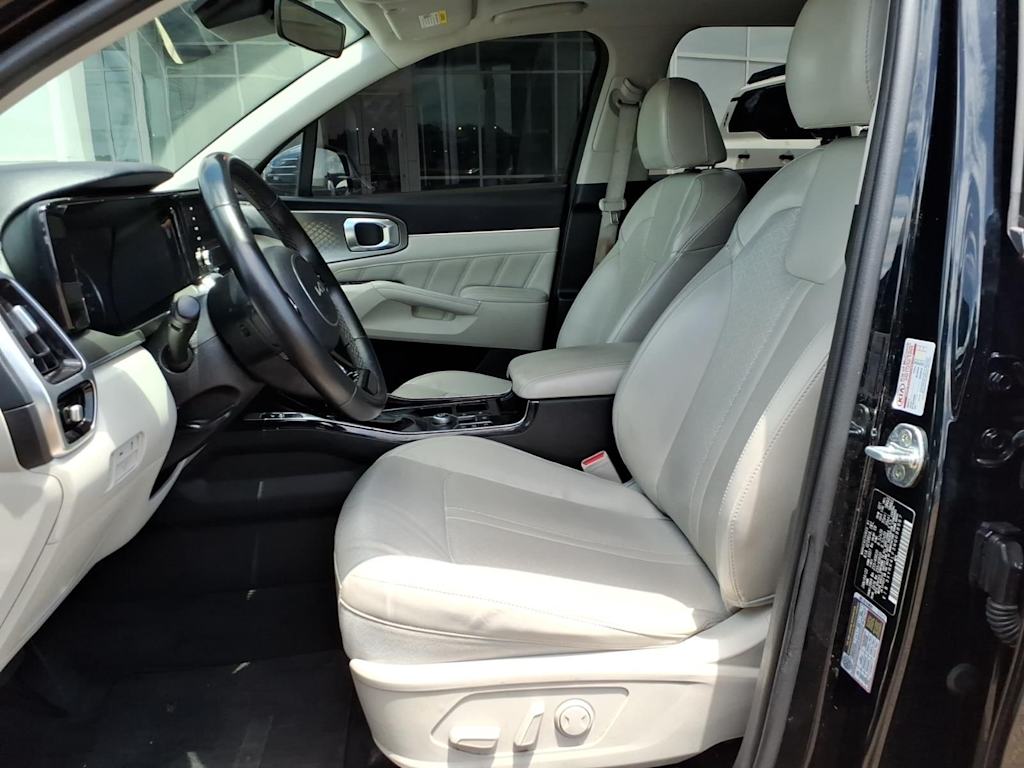Thumbnail: 2022 Kia Sorento - 8