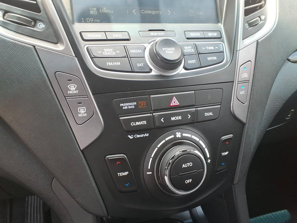 Thumbnail: 2015 Hyundai Santa Fe - 25