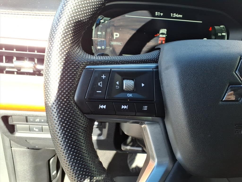 Thumbnail: 2023 Mitsubishi Outlander - 22