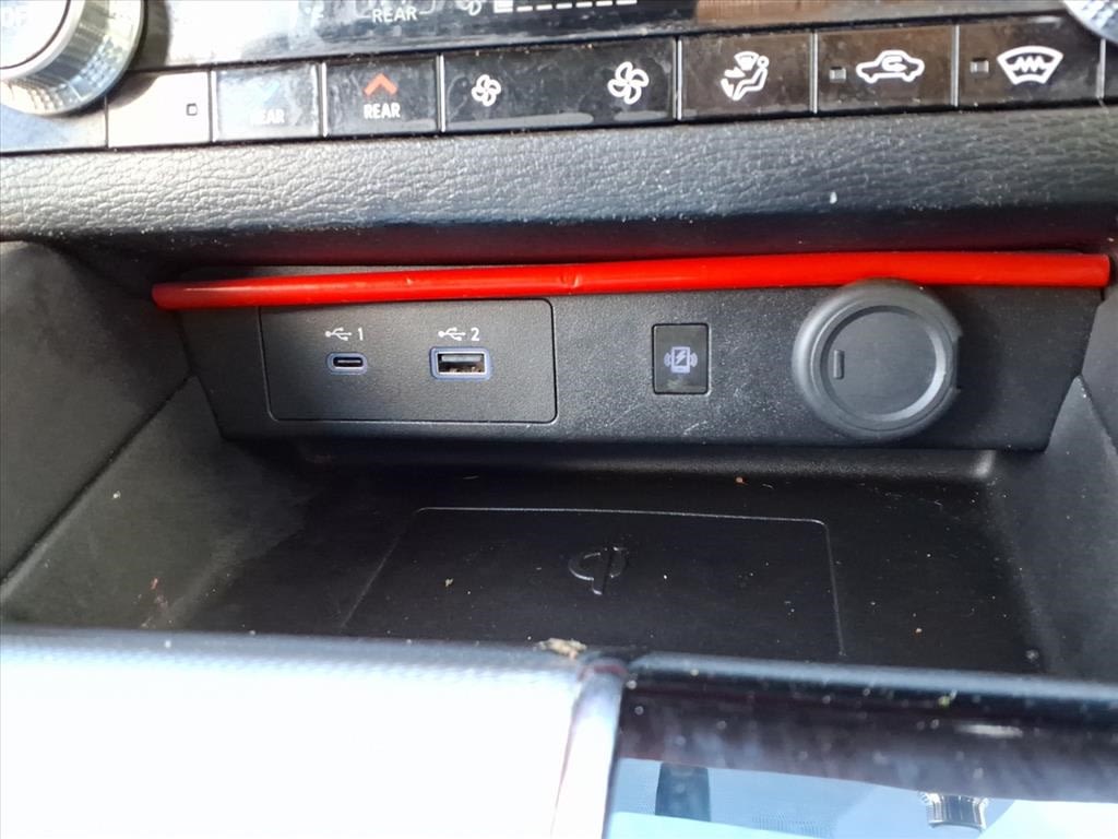 Thumbnail: 2023 Mitsubishi Outlander - 26