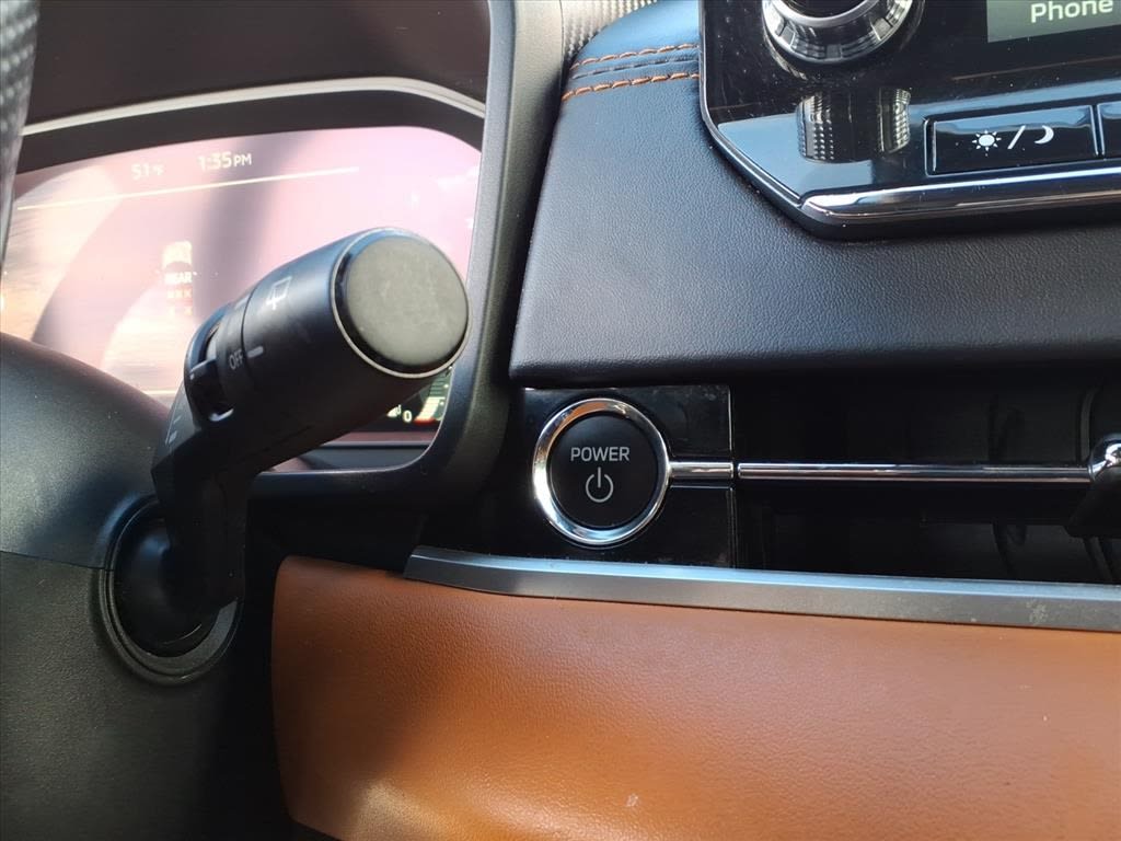 Thumbnail: 2023 Mitsubishi Outlander - 24