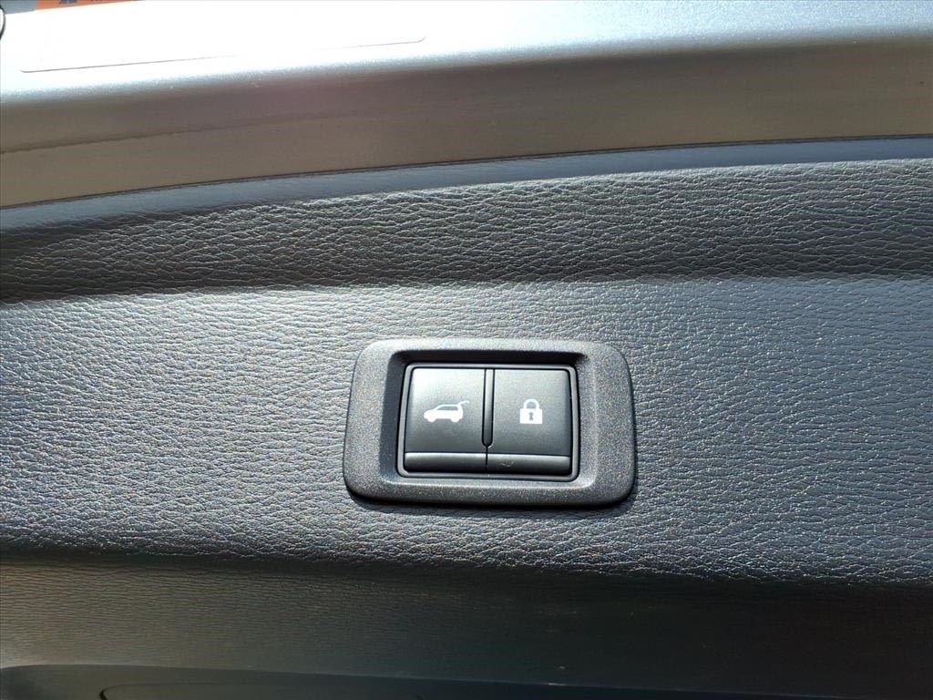 Thumbnail: 2023 Mitsubishi Outlander - 18