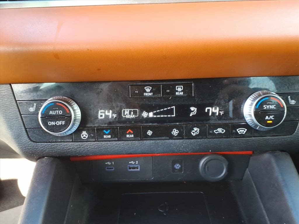 Thumbnail: 2023 Mitsubishi Outlander - 25